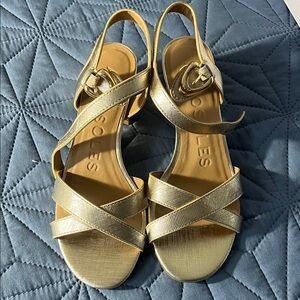 AEROSOLES Metallic Gold Strappy Sandals Ladies 6.5